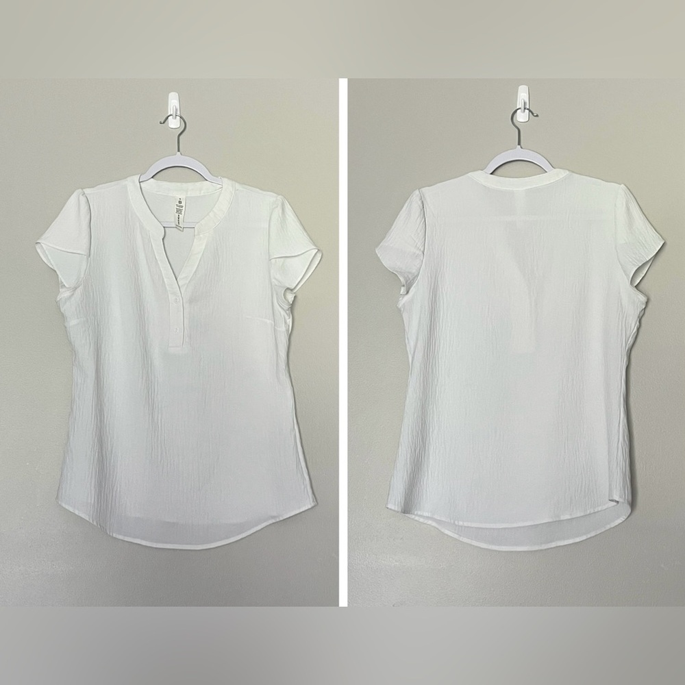 B White Collared V-Neck Tulip Sleeve Blouse - Size S